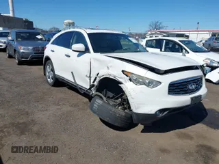2009 Infiniti FX35 with VIN JNRAS18W69M155414, listed as a IAAI auction lot 41823109 with 203,531 mi miles. Bid and sale history available at carsss.com. Image 1.