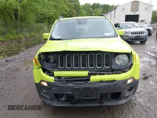 2017 Jeep Renegade Latitude z VIN ZACCJBBB0HPE95309, wystawiony jako IAAI lot #42330671 z przebiegiem 115 339 mil mil oraz . Historia ofert i sprzedaży dostępna na DreamBid. Obrazek 6.