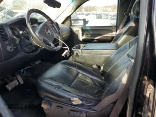 2007 GMC Sierra 2500HD SLT z VIN 1GTHK29677E571403, wystawiony jako Copart lot #48120324 z przebiegiem 252 861 mil mil oraz Szkoda całkowita • Salvage title. Historia ofert i sprzedaży dostępna na DreamBid. Obrazek 7.