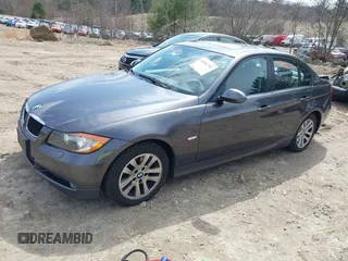 2006 BMW 3 Series 325i with VIN WBAVB13506KX43779, listed as a IAAI auction lot 41962793 with 91,696 mi miles. Bid and sale history available at carsss.com. Image 2.