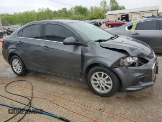 2017 Chevrolet Sonic LT z VIN 1G1JD5SH5H4145735, wystawiony jako Copart lot #54743105 z przebiegiem 108 652 mil mil oraz Szkoda całkowita • Salvage title. Historia ofert i sprzedaży dostępna na DreamBid. Obrazek 4.