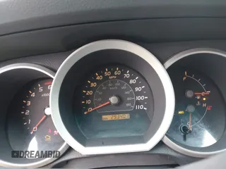 2006 Toyota 4Runner SR5 z VIN JTEZU14R060083248, wystawiony jako IAAI lot #41879414 z przebiegiem 293 401 mil mil oraz . Historia ofert i sprzedaży dostępna na DreamBid. Obrazek 14.
