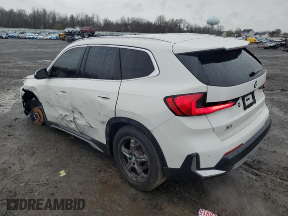 2024 BMW X1 xDrive28i z VIN WBX73EF05R5Y30843, wystawiony jako Copart lot #51692185 z przebiegiem 8 573 mil mil oraz Szkoda całkowita • Salvage title. Historia ofert i sprzedaży dostępna na DreamBid. Obrazek 2.