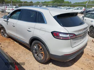 2020 Lincoln Nautilus Standard z VIN 2LMPJ8J99LBL00372, wystawiony jako IAAI lot #42071449 z przebiegiem Nie podano mil oraz . Historia ofert i sprzedaży dostępna na DreamBid. Obrazek 3.