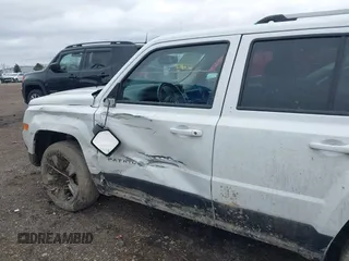 2016 Jeep Patriot High Altitude Edition with VIN 1C4NJRFB9GD808902, listed as a IAAI auction lot 41919059 with 123,265 mi miles. Bid and sale history available at carsss.com. Image 6.