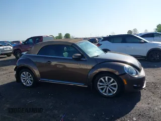 2015 Volkswagen Beetle z VIN 3VW5A7AT8FM818972, wystawiony jako IAAI lot #41966746 z przebiegiem 144 699 mil mil oraz . Historia ofert i sprzedaży dostępna na DreamBid. Obrazek 13.