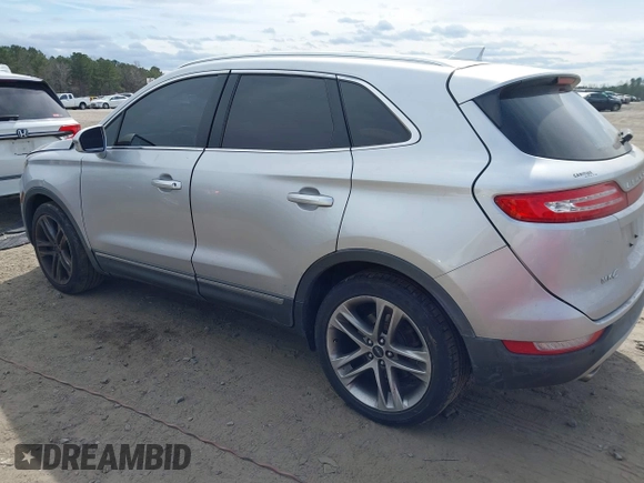 2017 Lincoln MKC Reserve with VIN 5LMCJ3D98HUL54981, listed as a IAAI auction lot 41721206 with 82,318 mi miles. Bid and sale history available at carsss.com. Image 3.