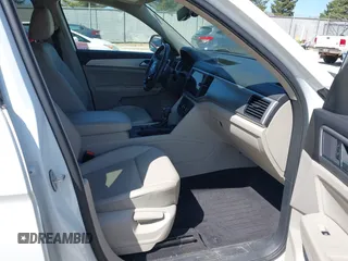 2018 Volkswagen Atlas SE with VIN 1V2KR2CAXJC586848, listed as a IAAI auction lot 42200959 with 96,336 mi miles and . Bid and sale history available at DreamBid. Image 5.
