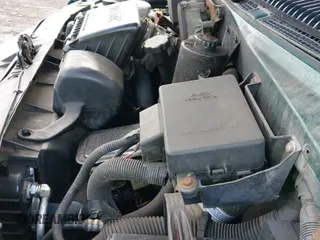 1999 Chevrolet Astro Cargo YF7 z VIN 1GBDM19W7XB184567, wystawiony jako IAAI lot #42422713 z przebiegiem 235 859 mil mil oraz . Historia ofert i sprzedaży dostępna na DreamBid. Obrazek 12.