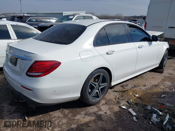 2019 Mercedes-Benz E-Class E 300 with VIN WDDZF4KB0KA581546, listed as a IAAI auction lot 41584704 with 86,014 mi miles. Bid and sale history available at carsss.com. Image 4.