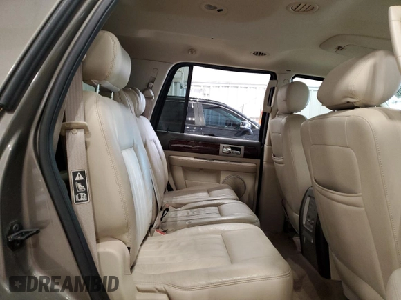 2003 Lincoln Navigator Luxury z VIN 5LMFU28RX3LJ26844, wystawiony jako Copart lot #56039125 z przebiegiem 134 224 mil mil oraz Nie do naprawy • Non repairable. Historia ofert i sprzedaży dostępna na DreamBid. Obrazek 11.