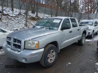 2006 Dodge Dakota SLT with VIN 1D7HW48K16S682999, listed as a IAAI auction lot 41303631 with 133,864 mi miles. Bid and sale history available at carsss.com. Image 2.