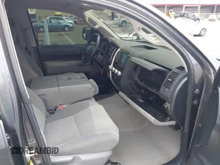 2011 Toyota Tundra z VIN 5TFEY5F14BX106229, wystawiony jako IAAI lot #42118006 z przebiegiem 96 465 mil mil oraz . Historia ofert i sprzedaży dostępna na DreamBid. Obrazek 5.