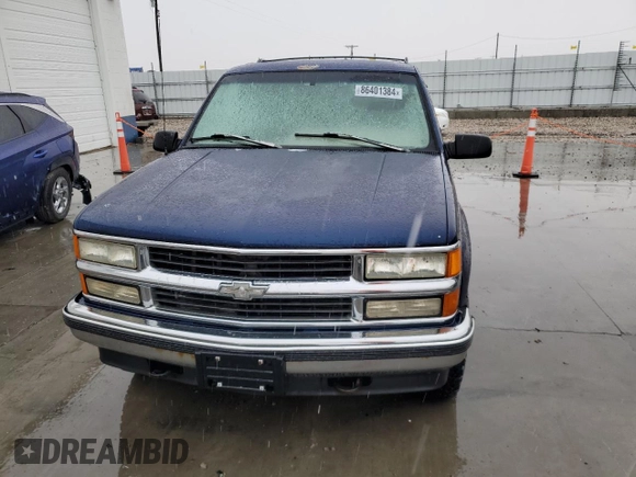 1996 Chevrolet Suburban z VIN 3GNFK16RXTG125871, wystawiony jako Copart lot #86401384 z przebiegiem 220 767 mil mil oraz Czysty tytuł • Clean title. Historia ofert i sprzedaży dostępna na DreamBid. Obrazek 5.