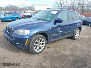 2011 BMW X5 35i with VIN 5UXZV4C56BL412415, listed as a IAAI auction lot 41611847 with 141,848 mi miles. Bid and sale history available at carsss.com. Image 17.