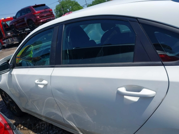 2019 Kia Forte LXS z VIN 3KPF24AD2KE098665, wystawiony jako IAAI lot #42623214 z przebiegiem 124 857 mil mil oraz . Historia ofert i sprzedaży dostępna na DreamBid. Obrazek 14.