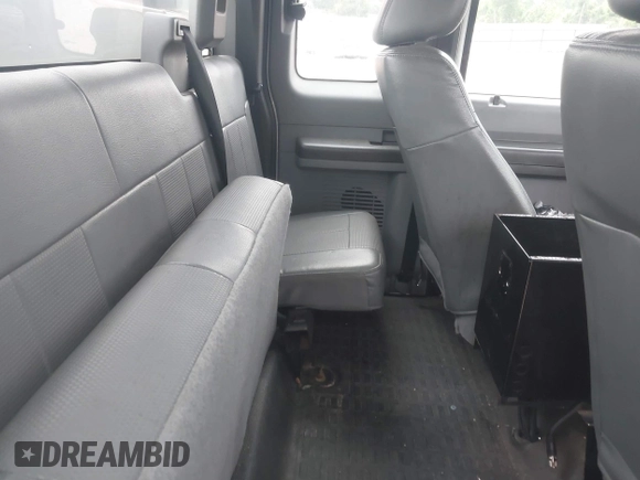 2016 Ford F-250 XL with VIN 1FD7X2B65GEC87433, listed as a IAAI auction lot 42014964 with 527,692 mi miles and . Bid and sale history available at DreamBid. Image 8.