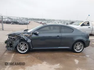 2006 Scion tC z VIN JTKDE167160072405, wystawiony jako IAAI lot #41861950 z przebiegiem 292 742 mil mil oraz . Historia ofert i sprzedaży dostępna na DreamBid. Obrazek 15.