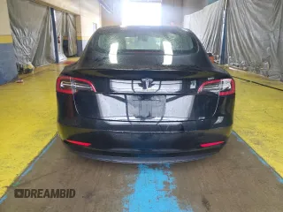 2023 Tesla Model 3 z VIN 5YJ3E1EAXPF433682, wystawiony jako Copart lot #59864445 z przebiegiem 85 738 mil mil oraz Czysty tytuł • Clean title. Historia ofert i sprzedaży dostępna na DreamBid. Obrazek 6.