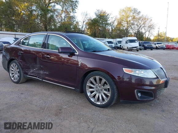 2011 Lincoln MKS z VIN 1LNHL9DRXBG606788, wystawiony jako IAAI lot #40963426 z przebiegiem 127 108 mil mil oraz . Historia ofert i sprzedaży dostępna na DreamBid. Obrazek 1.