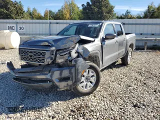 2023 Nissan Frontier SV z VIN 1N6ED1EK6PN647698, wystawiony jako Copart lot #80475244 z przebiegiem 44 386 mil mil oraz Szkoda całkowita • Salvage title. Historia ofert i sprzedaży dostępna na DreamBid. Obrazek 1.