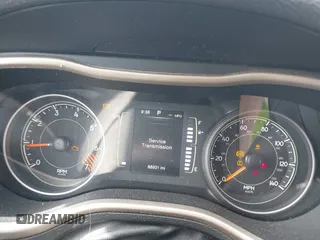 2015 Jeep Cherokee Latitude with VIN 1C4PJMCBXFW639671, listed as a IAAI auction lot 42132976 with 88,931 mi miles. Bid and sale history available at carsss.com. Image 7.