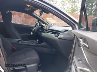 2018 Toyota C-HR XLE z VIN NMTKHMBX5JR045242, wystawiony jako IAAI lot #42209395 z przebiegiem 78 755 mil mil oraz . Historia ofert i sprzedaży dostępna na DreamBid. Obrazek 5.