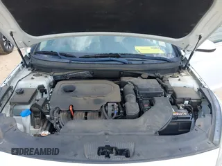 2017 Hyundai Sonata 2.4L z VIN 5NPE24AF3HH585942, wystawiony jako IAAI lot #42091264 z przebiegiem 70 979 mil mil oraz . Historia ofert i sprzedaży dostępna na DreamBid. Obrazek 10.