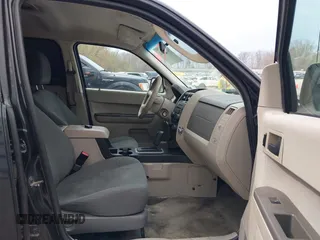 2009 Ford Escape XLS z VIN 1FMCU02759KA61417, wystawiony jako IAAI lot #42102452 z przebiegiem 207 262 mil mil oraz . Historia ofert i sprzedaży dostępna na DreamBid. Obrazek 5.