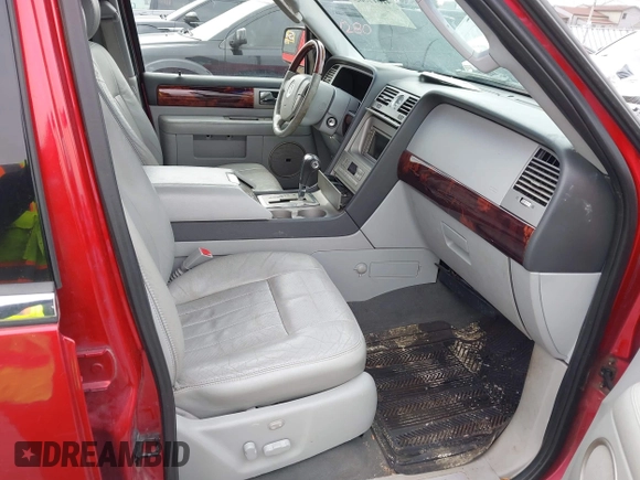 2006 Lincoln Navigator Luxury with VIN 5LMFU28596LJ09096, listed as a IAAI auction lot 41817585 with 179,399 mi miles. Bid and sale history available at carsss.com. Image 5.