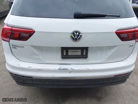 2018 Volkswagen Tiguan SEL with VIN 3VV3B7AX9JM090342, listed as a IAAI auction lot 41895823 with 98,400 mi miles. Bid and sale history available at carsss.com. Image 20.