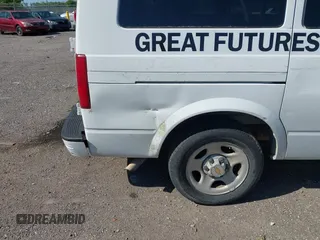 2005 Chevrolet Astro with VIN 1GNDM19X15B125037, listed as a IAAI auction lot 42027571 with 260,176 mi miles. Bid and sale history available at carsss.com. Image 6.