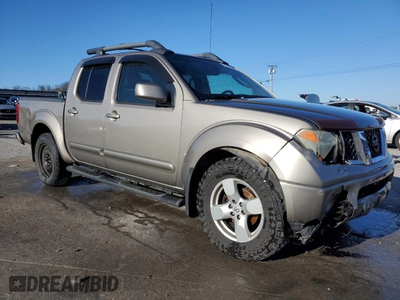 2008 Nissan Frontier SE z VIN 1N6AD07UX8C437464, wystawiony jako Copart lot #49346195 z przebiegiem 301 208 mil mil oraz Szkoda całkowita • Salvage title. Historia ofert i sprzedaży dostępna na DreamBid. Obrazek 4.