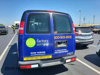2012 Chevrolet Express Cargo z VIN 1GCSGAFX9C1137368, wystawiony jako IAAI lot #42619588 z przebiegiem 226 230 mil mil oraz . Historia ofert i sprzedaży dostępna na DreamBid. Obrazek 48.