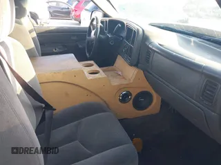 2005 Chevrolet Silverado 1500 LS z VIN 2GCEC19T251171411, wystawiony jako IAAI lot #42358834 z przebiegiem Nie podano mil oraz . Historia ofert i sprzedaży dostępna na DreamBid. Obrazek 5.