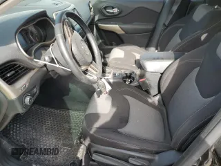 2018 Jeep Cherokee Latitude Tech Connect z VIN 1C4PJLCB8JD537025, wystawiony jako Copart lot #56568695 z przebiegiem 149 071 mil mil oraz Szkoda całkowita • Salvage title. Historia ofert i sprzedaży dostępna na DreamBid. Obrazek 7.