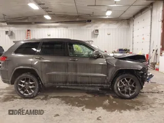 2021 Jeep Grand Cherokee 80th Anniversary z VIN 1C4RJFBG2MC736010, wystawiony jako IAAI lot #41355729 z przebiegiem 45 588 mil mil oraz . Historia ofert i sprzedaży dostępna na DreamBid. Obrazek 13.