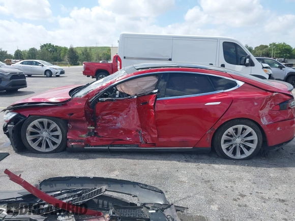 2016 Tesla Model S 70 with VIN 5YJSA1E16GF135833, listed as a IAAI auction lot 42084421 with 97,615 mi miles and . Bid and sale history available at DreamBid. Image 15.