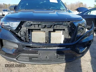 2022 Ford Police Interceptor Utility z VIN 1FM5K8AB8NGC43077, wystawiony jako IAAI lot #41484524 z przebiegiem 26 270 mil mil oraz . Historia ofert i sprzedaży dostępna na DreamBid. Obrazek 20.