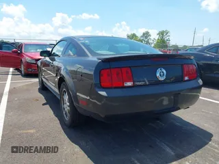 2008 Ford Mustang Deluxe with VIN 1ZVHT80N585164800, listed as a IAAI auction lot 42720565 with 189,711 mi miles and . Bid and sale history available at DreamBid. Image 3.