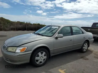 2001 Toyota Camry LE z VIN JT2BF22K310338343, wystawiony jako Copart lot #45181715 z przebiegiem 183 500 mil mil oraz Szkoda całkowita • Salvage title. Historia ofert i sprzedaży dostępna na DreamBid. Obrazek 1.