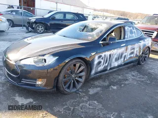 2013 Tesla Model S with VIN 5YJSA1CNODFP07903, listed as a IAAI auction lot 41281788 with Not Provided miles. Bid and sale history available at carsss.com. Image 6.