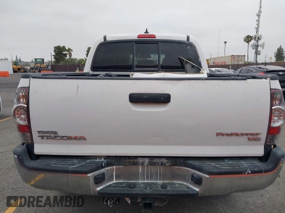 2014 Toyota Tacoma PreRunner z VIN 3TMJU4GN3EM170360, wystawiony jako IAAI lot #42438394 z przebiegiem 223 101 mil mil oraz . Historia ofert i sprzedaży dostępna na DreamBid. Obrazek 16.