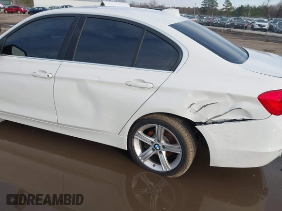 2015 BMW 3 Series 328i xDrive z VIN WBA3B5C51FF959597, wystawiony jako IAAI lot #41531841 z przebiegiem 143 424 mil mil oraz . Historia ofert i sprzedaży dostępna na DreamBid. Obrazek 6.