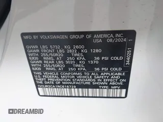 2024 Volkswagen Atlas SE z VIN 1V2JR2CA1RC616729, wystawiony jako IAAI lot #42049460 z przebiegiem 3 718 mil mil oraz . Historia ofert i sprzedaży dostępna na DreamBid. Obrazek 9.