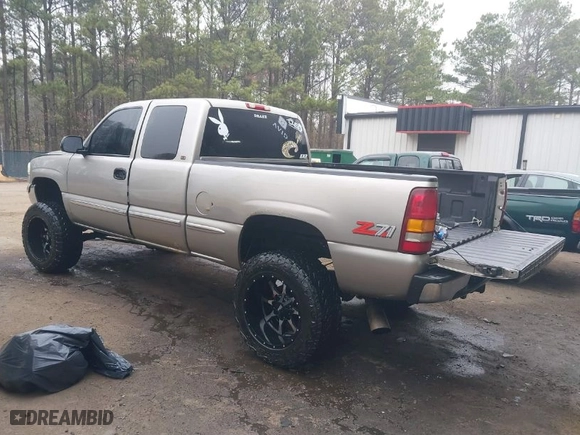 2000 GMC New Sierra 1500 SLE with VIN 1GTEK19T8YE168647, listed as a IAAI auction lot 41785841 with 260,873 mi miles. Bid and sale history available at carsss.com. Image 3.