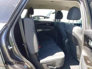 2019 Kia Sorento L z VIN 5XYPG4A38KG536055, wystawiony jako IAAI lot #42337435 z przebiegiem 48 184 mil mil oraz . Historia ofert i sprzedaży dostępna na DreamBid. Obrazek 8.