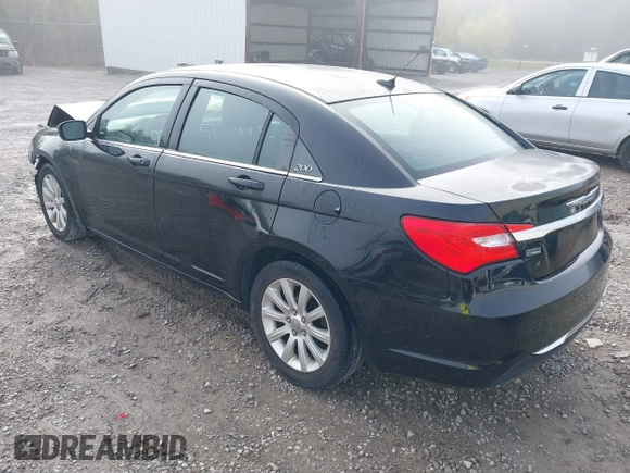 2014 Chrysler 200 Touring z VIN 1C3CCBBG1EN106224, wystawiony jako IAAI lot #41866087 z przebiegiem 141 635 mil mil oraz . Historia ofert i sprzedaży dostępna na DreamBid. Obrazek 3.