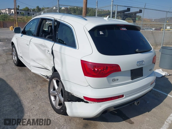 2014 Audi Q7 S line Prestige with VIN WA1DGAFE2ED010013, listed as a IAAI auction lot 42454744 with Not provided miles and . Bid and sale history available at DreamBid. Image 3.