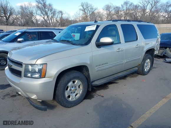 2010 Chevrolet Suburban LT with VIN 1GNUKJE35AR260614, listed as a IAAI auction lot 41835589 with 225,255 mi miles. Bid and sale history available at carsss.com. Image 2.
